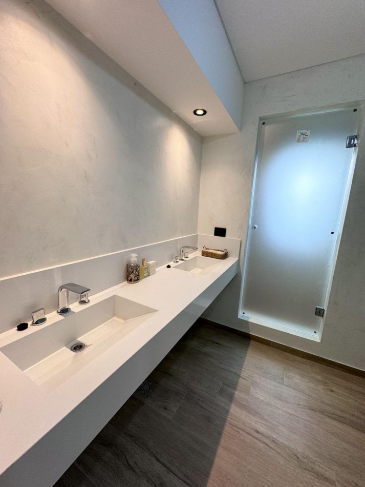 Casa minimalista 4 amb a Estrenar en Banco Provincia ‼️