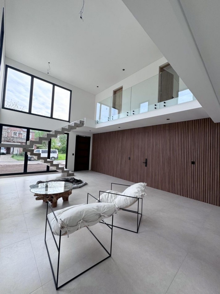 Casa minimalista 4 amb a Estrenar en Banco Provincia ‼️