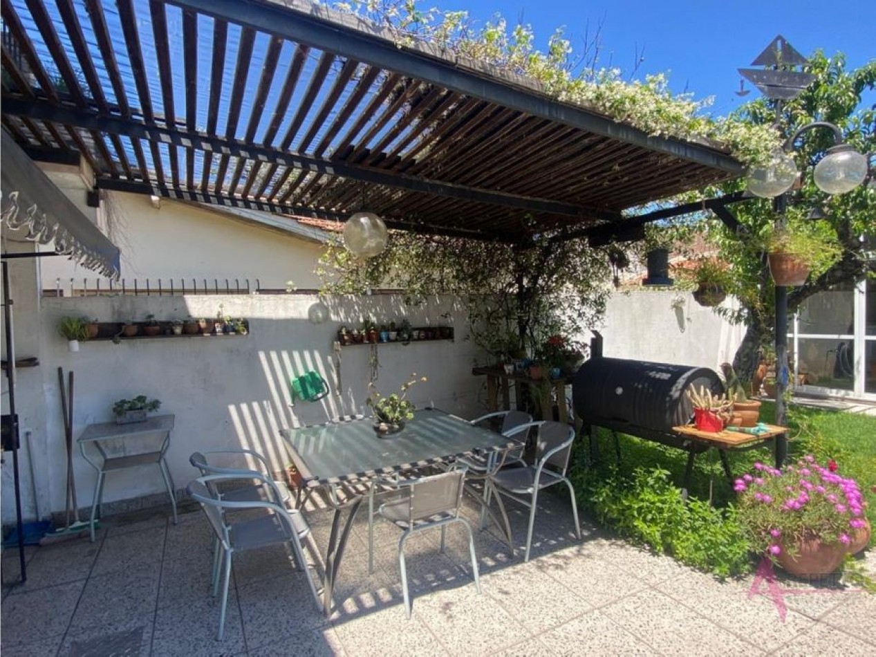 Besares 584 ‼ Chalet 5 ambientes... acepta Permutas 
