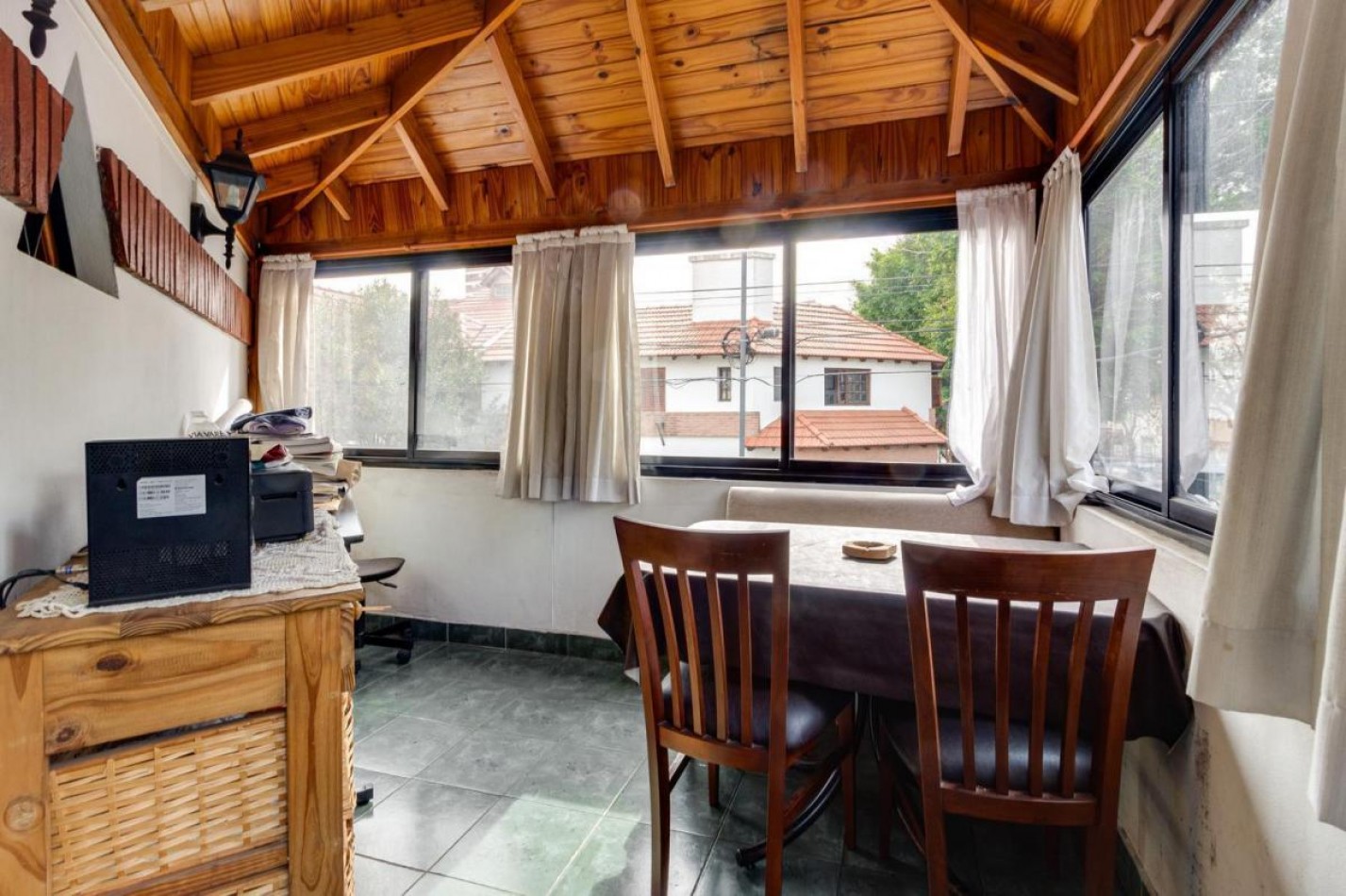 Casa 4 ambientes ! Impecable 