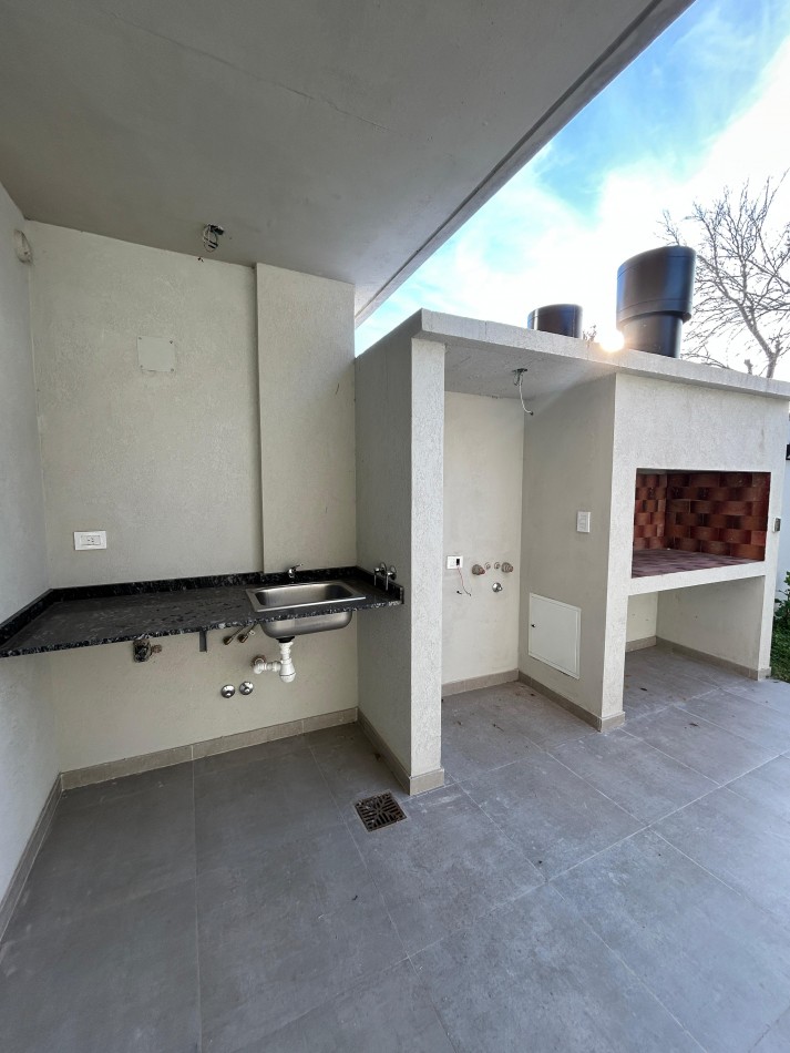 Casa 4 ambientes a ESTRENAR !!