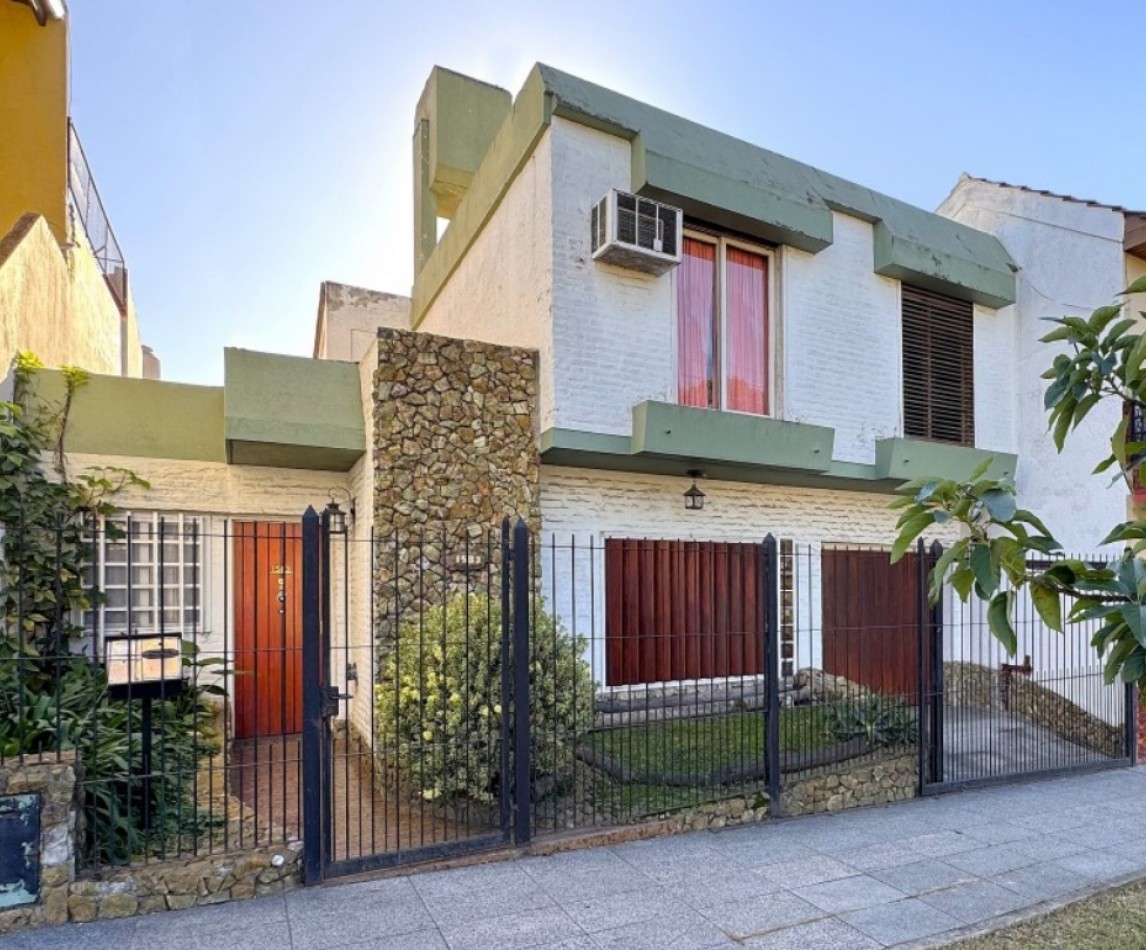 Castelar Norte Sobre Avenida Sarmiento