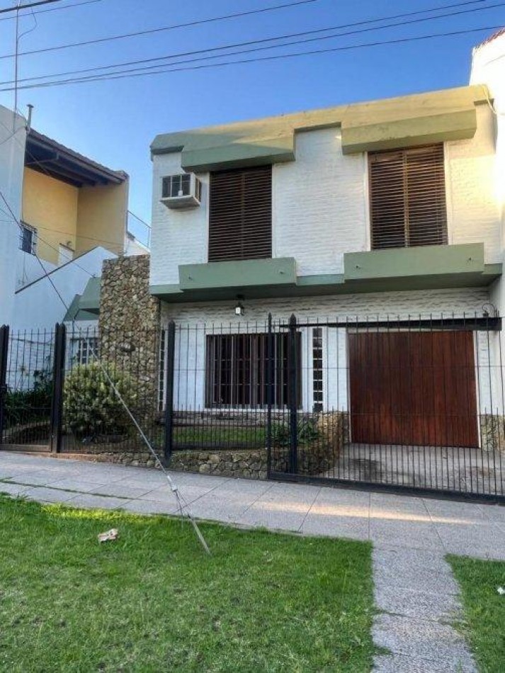 Castelar Norte Sobre Avenida Sarmiento