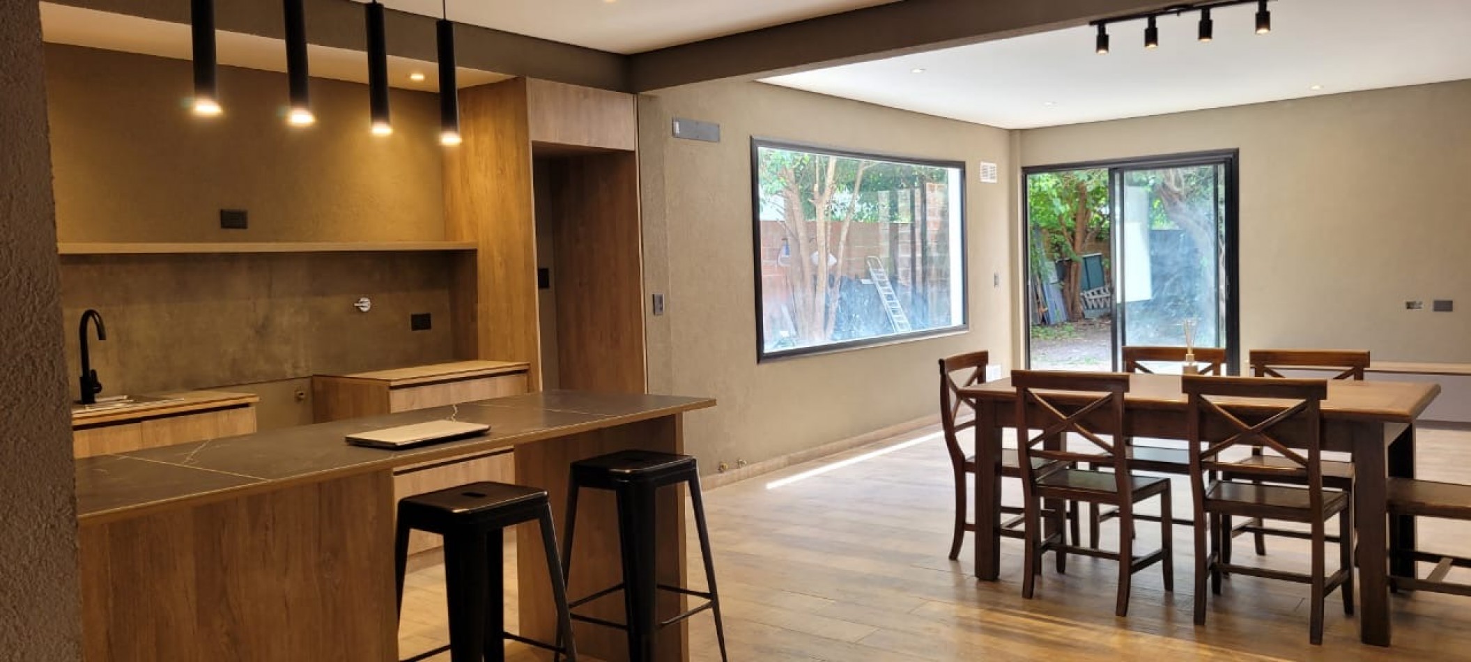 Casa 4 ambientes ! A nuevo ! Apta credito 