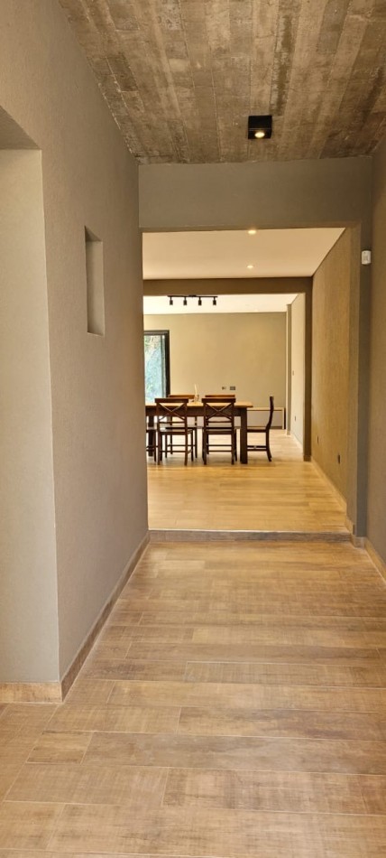 Casa 4 ambientes ! A nuevo ! Apta credito 