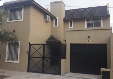 Castelar Norte  Impecable Chalet 4 ambientes   Acepta Permutas !