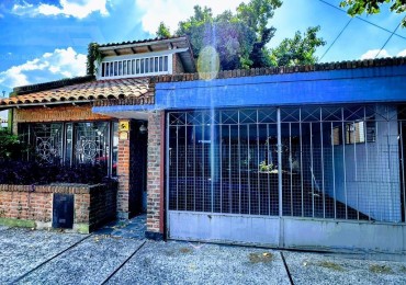 Chalet 5 ambientes a Reciclar por completo -Hermoso Lote 